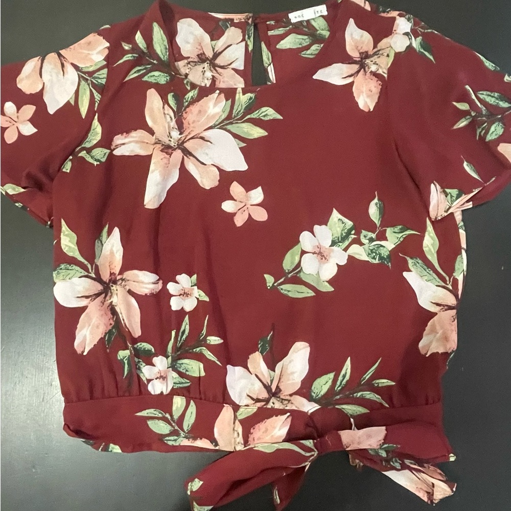 Socialite Womens Floral Blouse *Like New* Size M